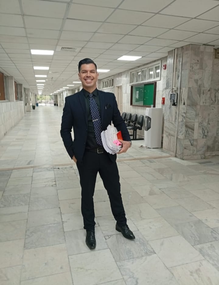 El Dr. Jorge Delvalle Achar es Abogado y Notario Público, con más de diez años de trayectoria profesional en el ejercicio del derecho en Paraguay